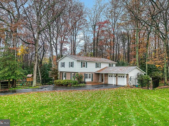 2nd image of 3238 Betsy Ln