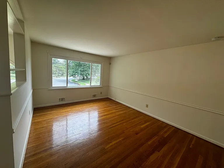 2508 Saint John Pl — Photo 14