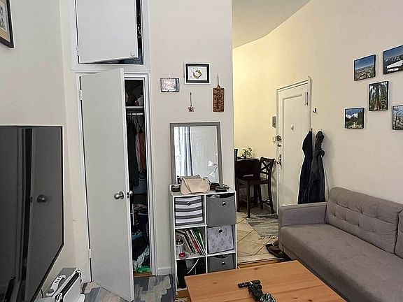 4th image of 440 E 77th St APT 1B