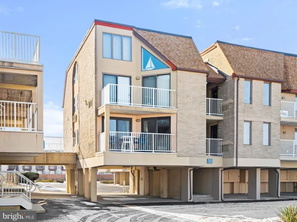9 Pearl St APT 1F, Beach Haven, NJ 08008