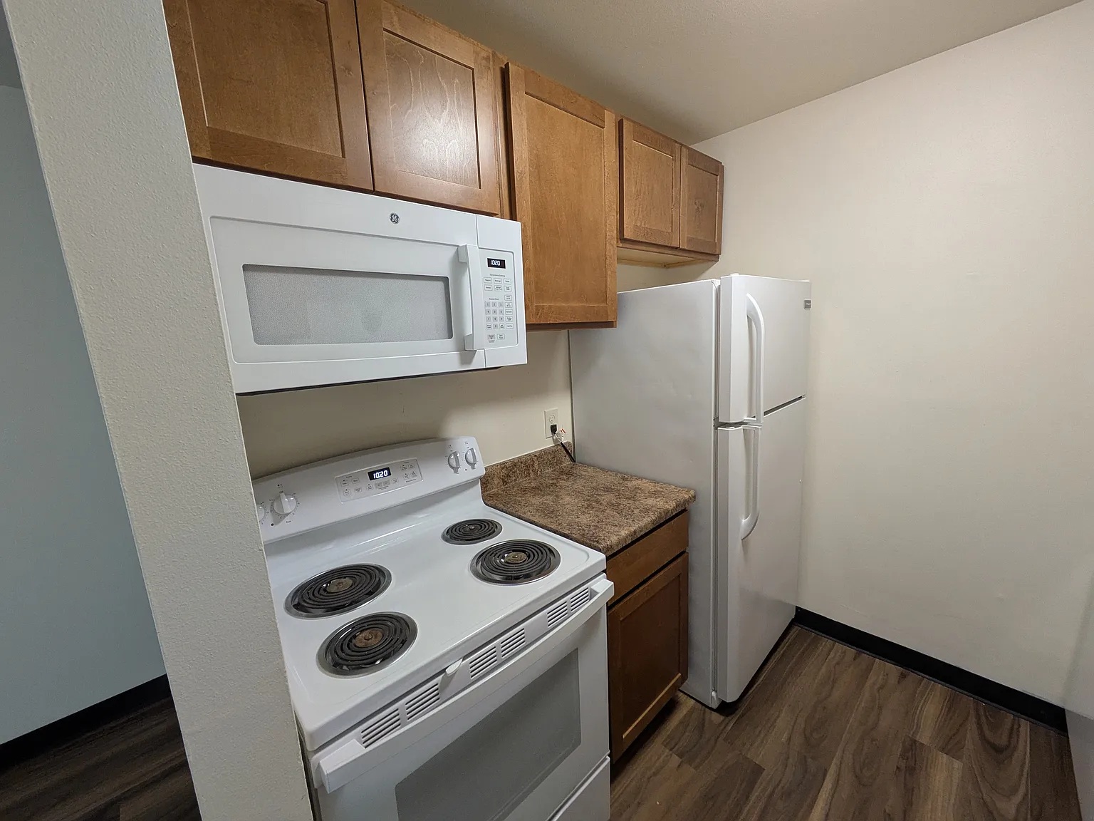 Chateau Apartments — Photo 4