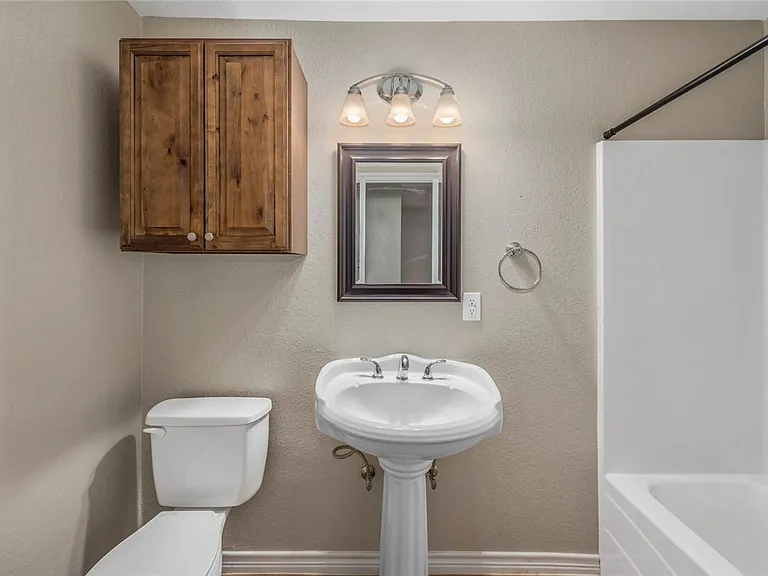 3914 Old College Rd — Photo 11