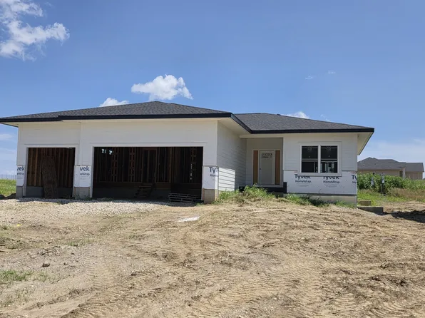 8487 Longmeadow Ct, West Des Moines, IA 50266