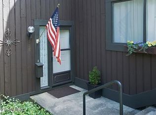 118 Lanark Ct, Kalamazoo, MI 49006