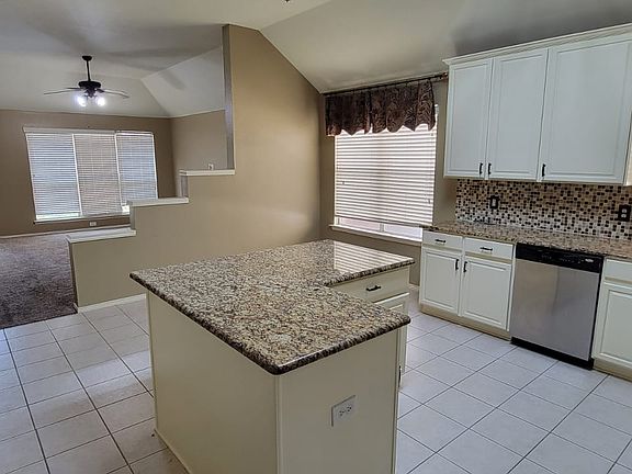 4th image of 301 Crepe Myrtle Dr