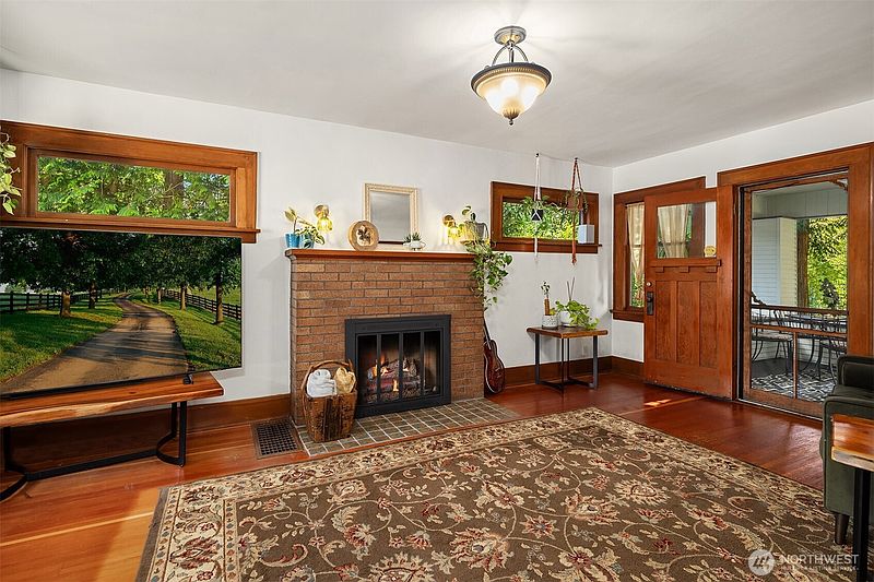 5th image of 1301 E Victor Street