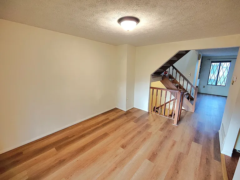 102 Sonnybrook Ct — Photo 8