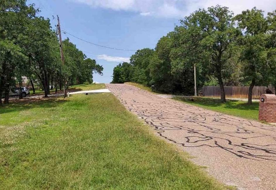 Exterior Neighborhood (street photo)