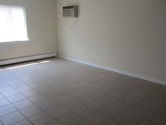2nd image of 10094 Holly Ln