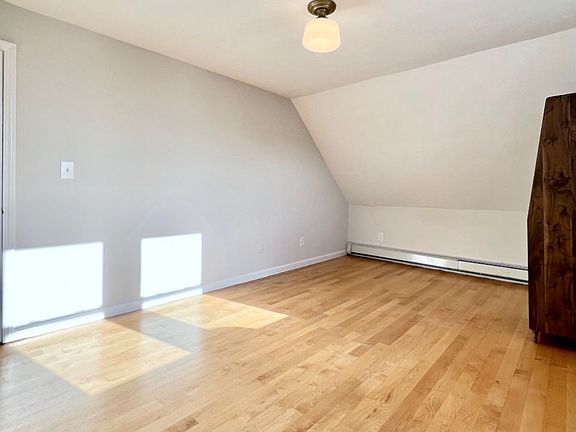 3rd image of 131 Pearl St APT 3R