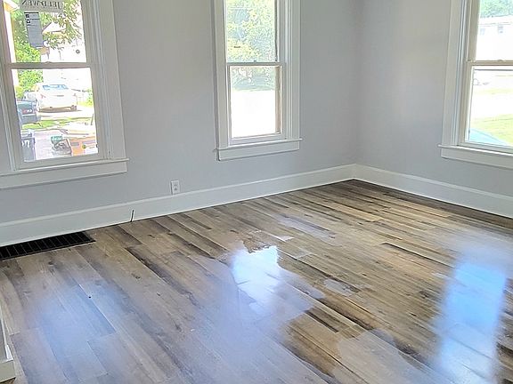 4th image of 207 Lincoln St