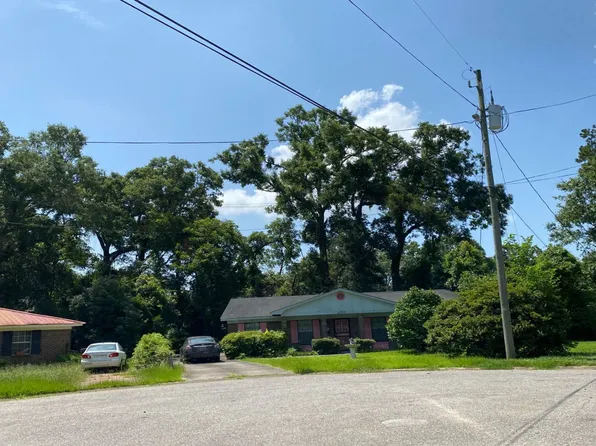 2000 Carstens Ct, Mobile, AL 36617