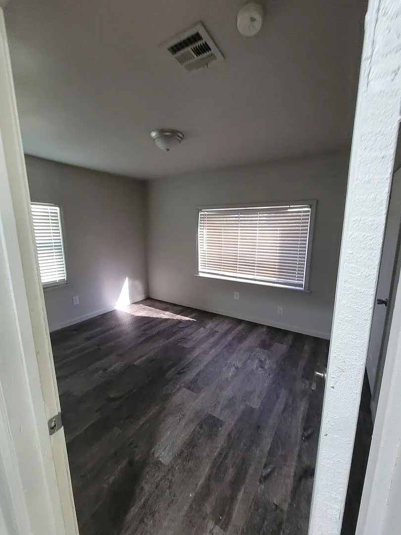 555 E Harmon Midwest City, OK — Photo 4