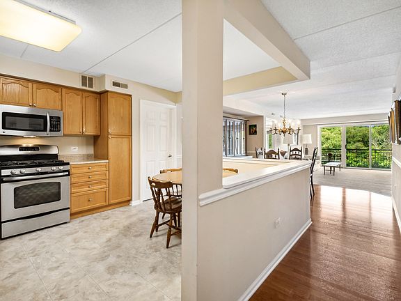 3rd image of 6807 N Milwaukee Ave APT 301