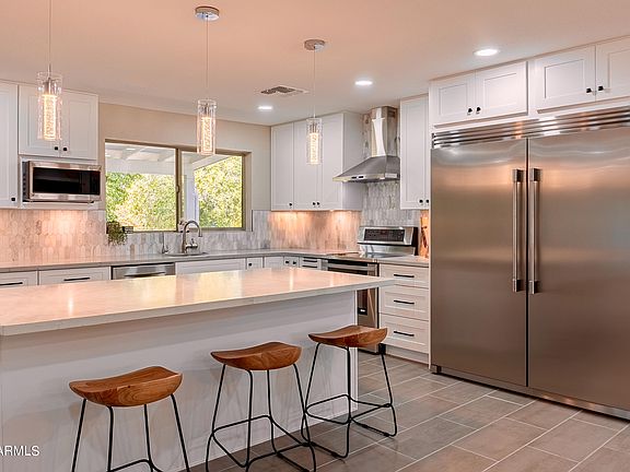 3rd image of 4850 E POINSETTIA Drive