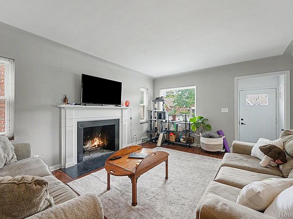 4th image of 18063 Griggs St