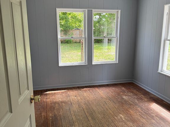 4th image of 202 Jenkins Ave NW