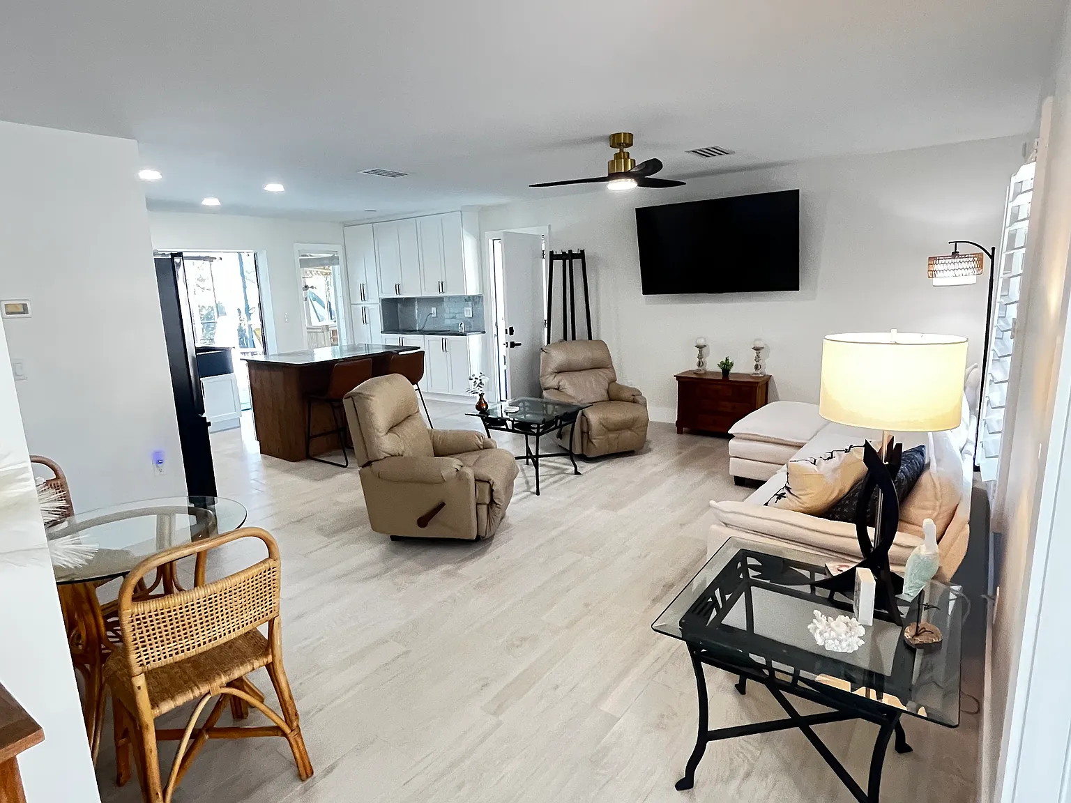 3 bed, 1200 sqft, $5,000 — Photo 3