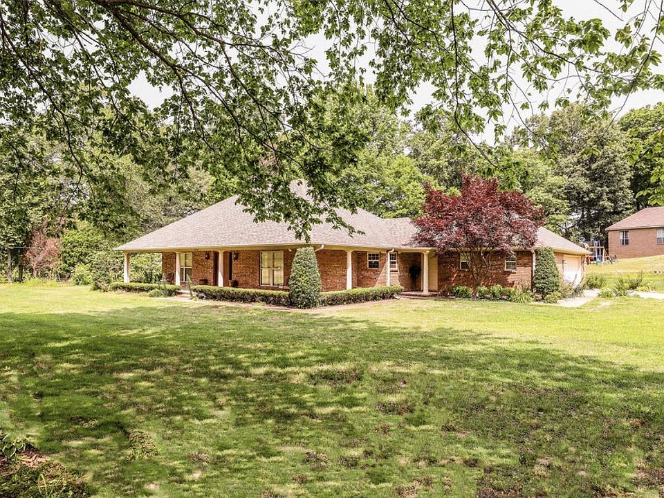 1st image of 404 Dogwood Ln