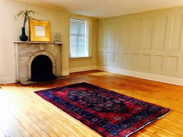 10 W Jones St, Savannah, GA 31401