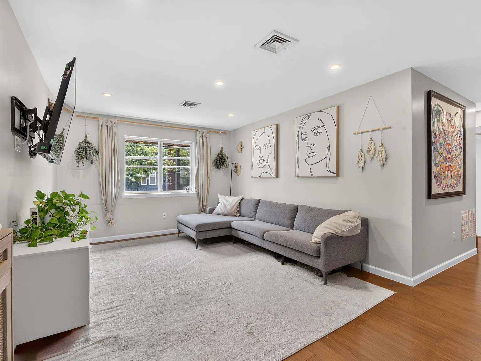 2 bed, 900 sqft, $2,900 — Photo 2
