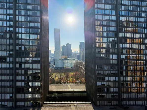 2 Beekman Place image 8 of 17