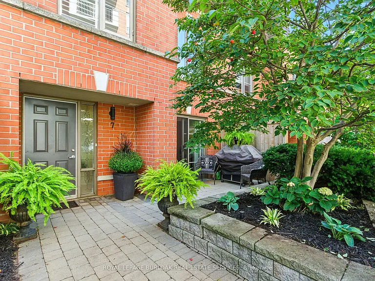442 Maple Ave #7 — Photo 2