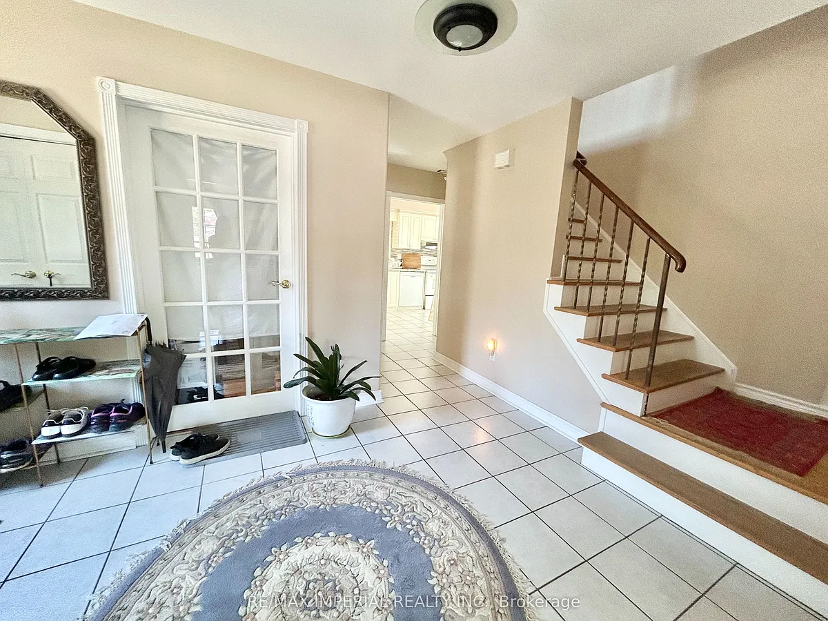 Building Photo - 16 Gloxinia Cres #2
