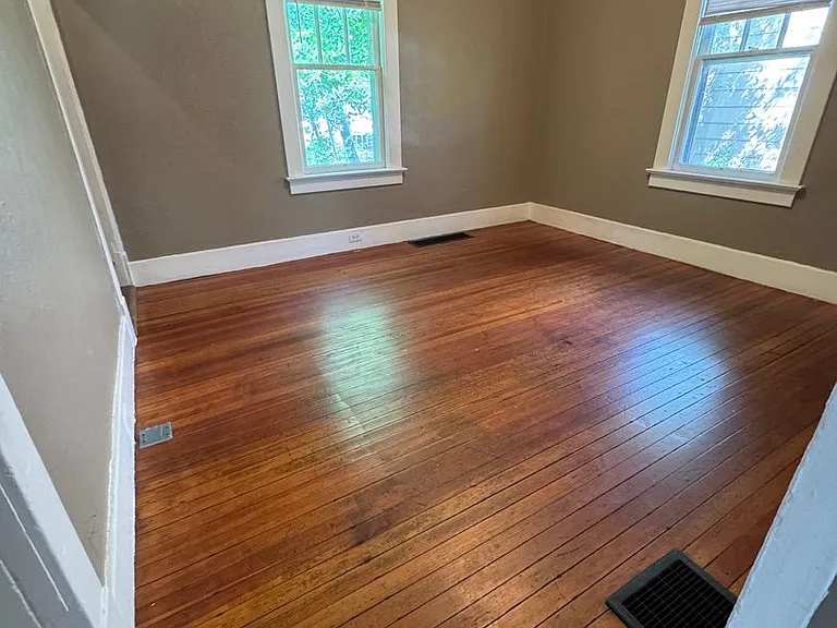 1010 Elm St — Photo 4