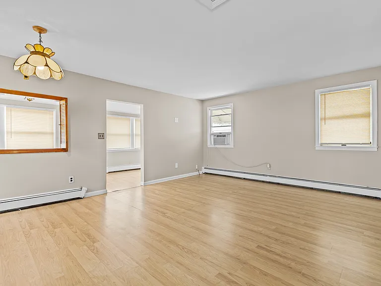 43 Virginia Ave — Photo 6