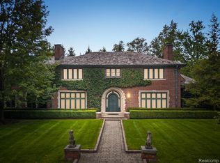 416 Hawthorne St, Birmingham, MI 48009