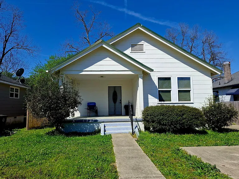 913 Agricola Ave — Photo 1