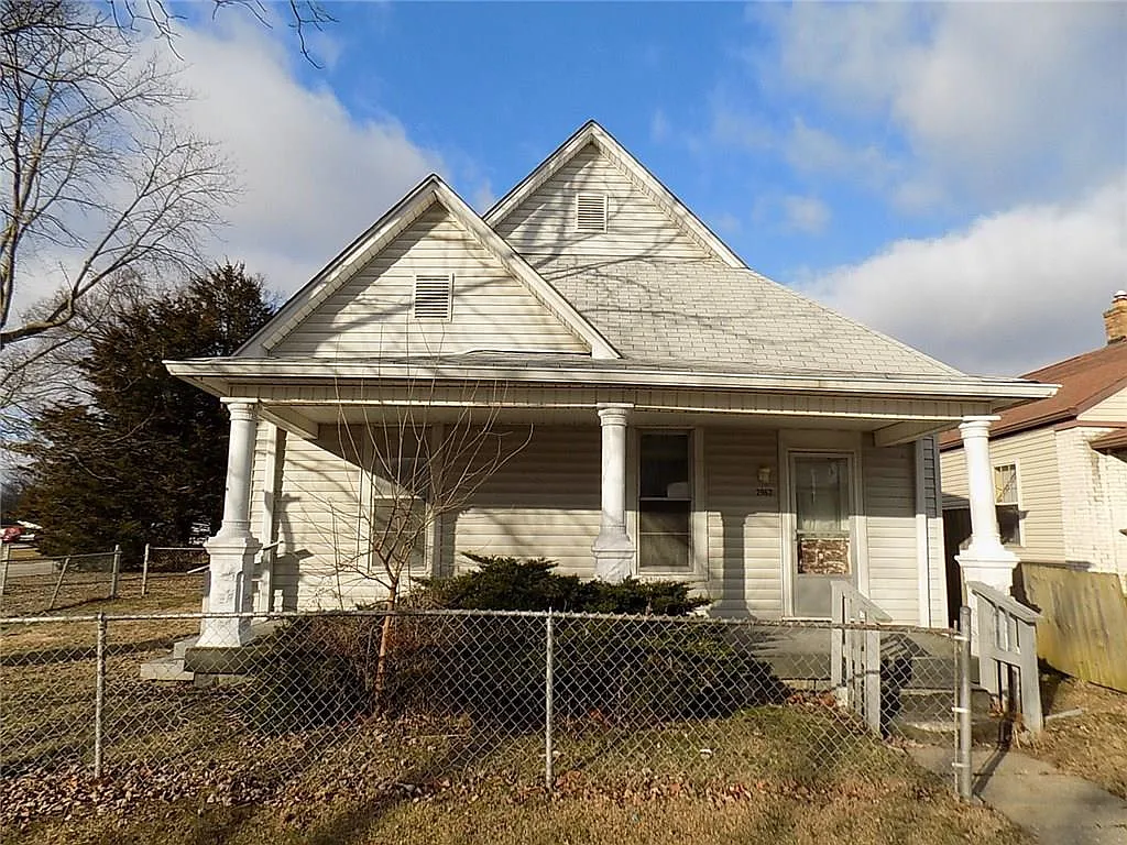 2962 S Foltz St photo 1