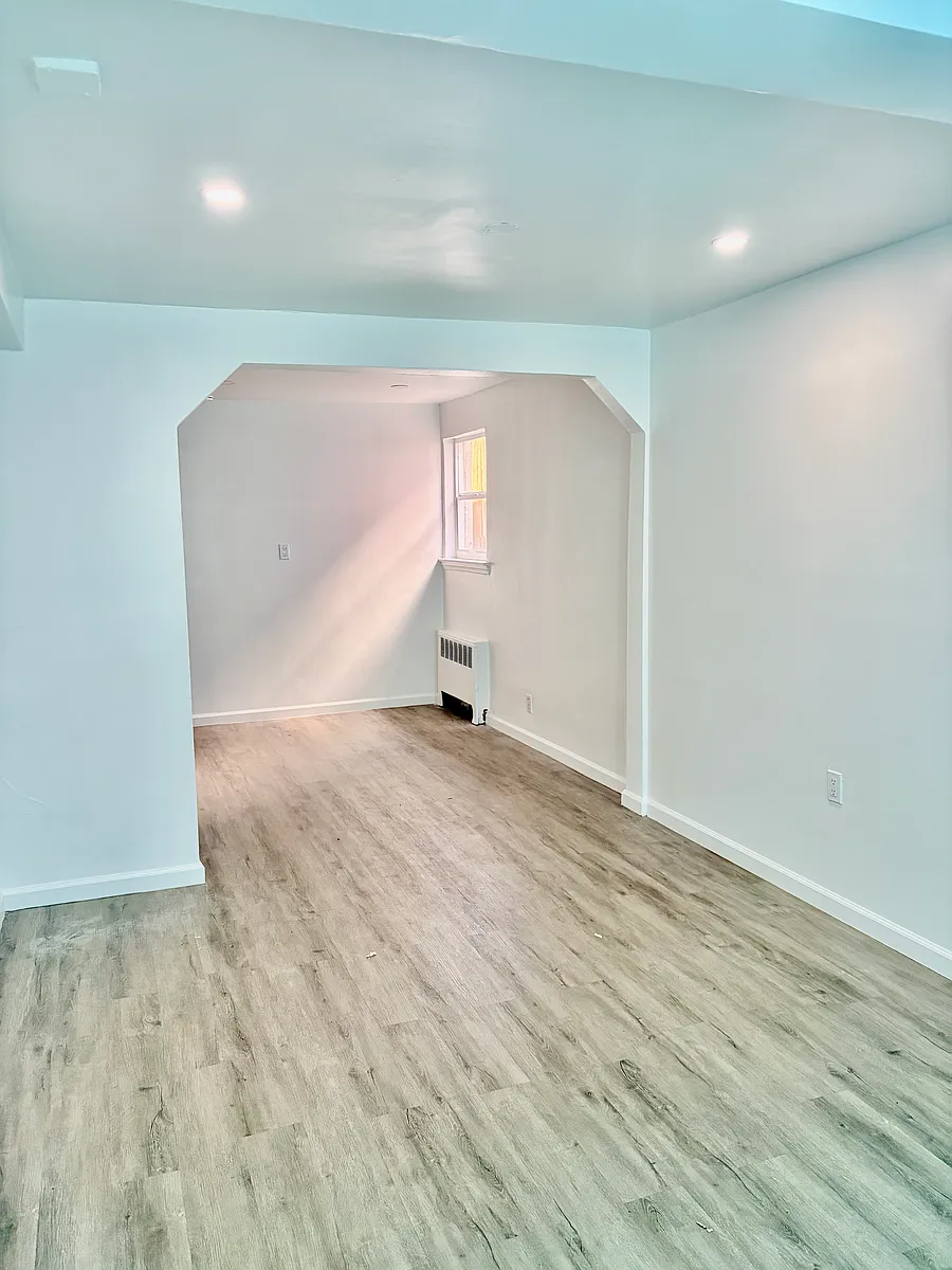 Building Photo - 1345 Balcom Ave #1
