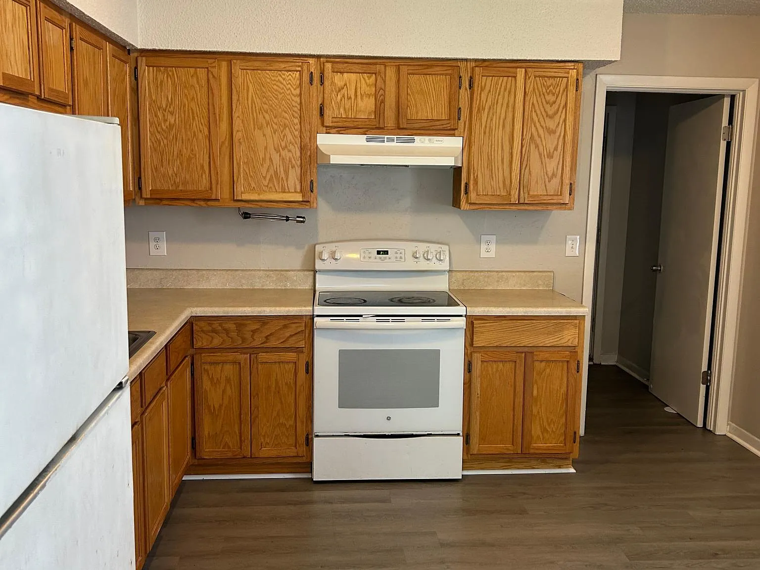 1130 Gordon Ave — Photo 3