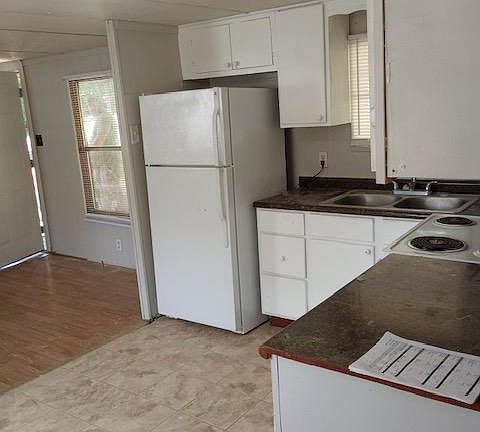 2nd image of 215 Kimberly Dr