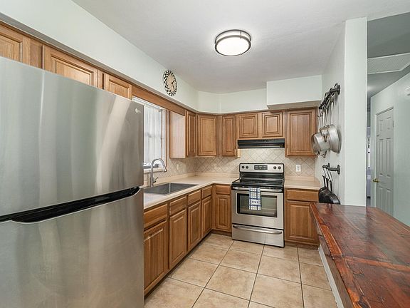 5th image of 1405 Crest Dr