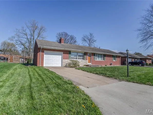 5507 Ladue Dr, Godfrey, IL 62035