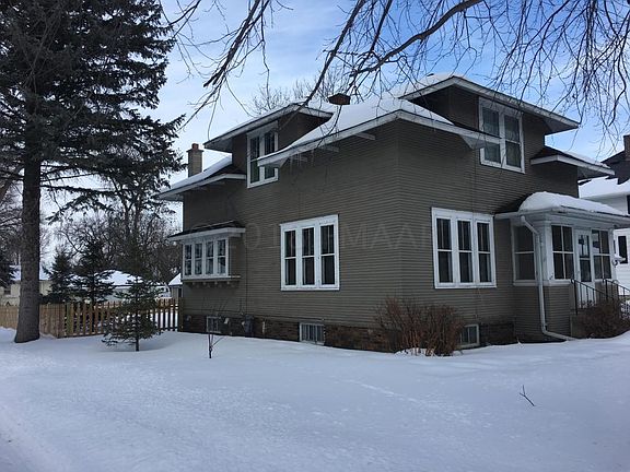 4th image of 303 Main Ave E