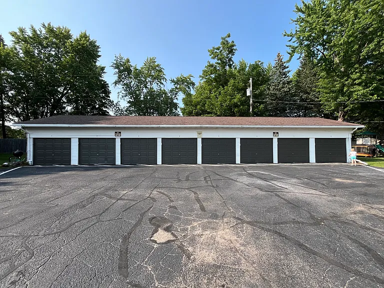 320 Spruce Dr E #8 — Photo 18