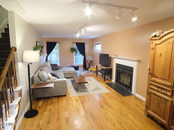 4th image of 107 Bonaparte Drive