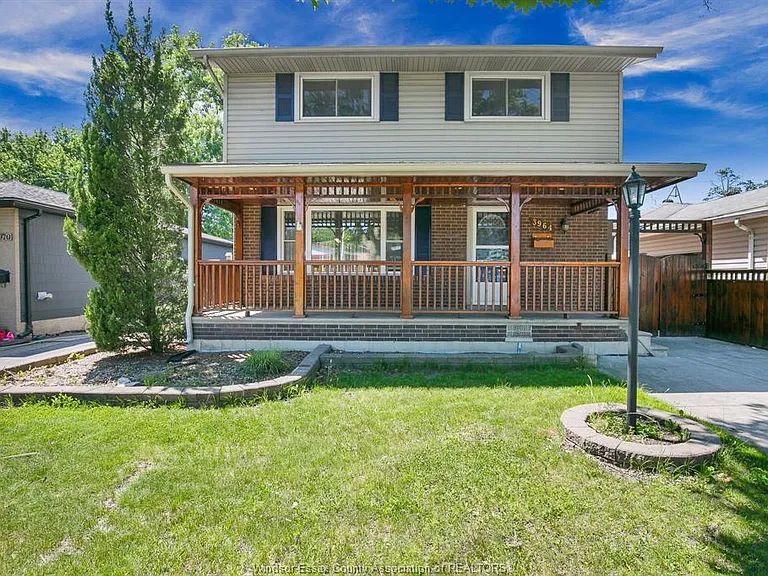 3964 Whitney Ave — Photo 1