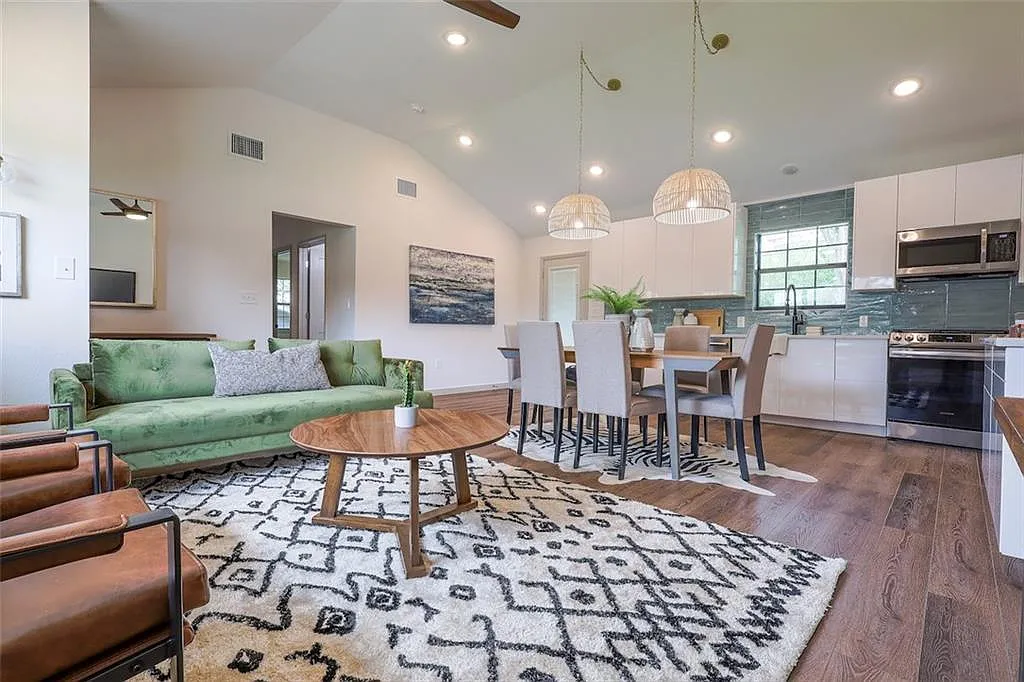 3 bed, 1.5 bath, 1202 sqft, $2,775 — Photo 4