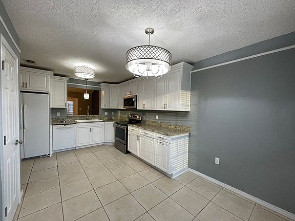 3rd image of 1896 Greystone Ln