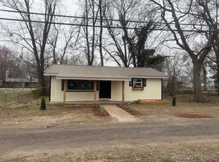 111 N 7th St, Stilwell, OK 74960