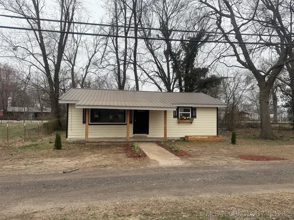 111 N 7th St, Stilwell, OK 74960