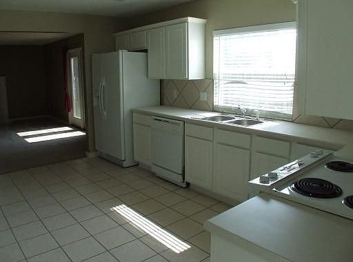 3rd image of 969 Maple Creek Dr #Ot