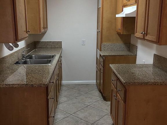 4th image of 1043 W 106th St #1043A