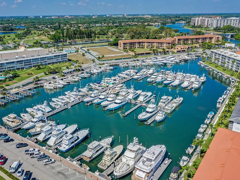 52 Yacht Club Dr #305 — Photo 8