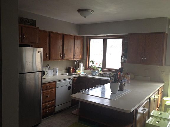 3rd image of 1014 Sunset Ct